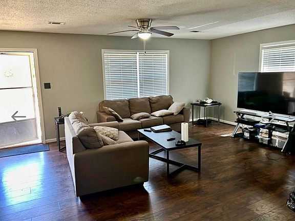 4th image of 14 Elizabeth Dr