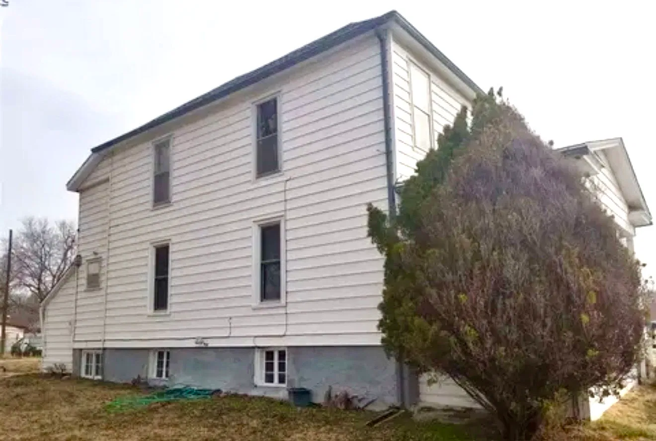 3 bed, 1.5 bath, 1221 sqft, $1,350 — Photo 2