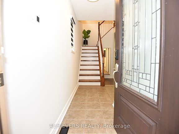 4th image of 19 McCullock Cres