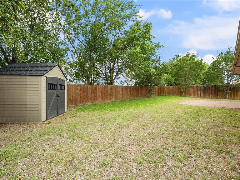 2701 Redwood St — Photo 19