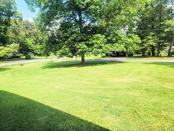 3rd image of 3610 Dixie Court Dr SE