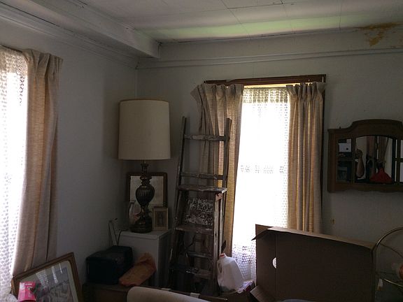 5th image of 723 Seneca St