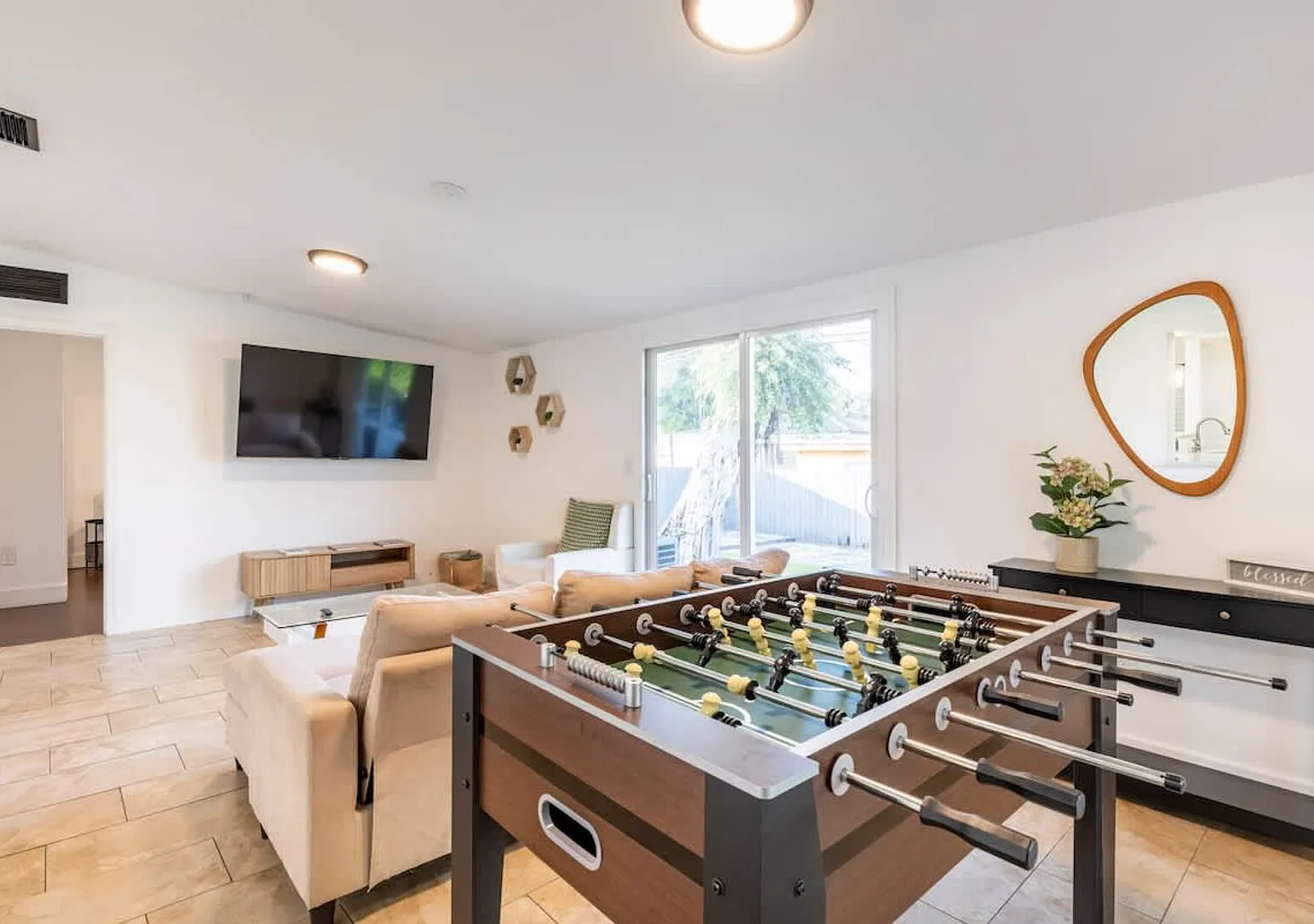 Five Palms Retreat, Fire Pit, Foosball, Near MIA — Photo 4