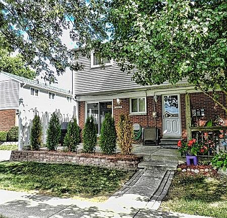 5th image of 32021 Williamsburg St