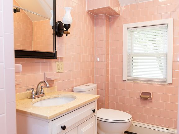 5th image of 13 Redland Ave Unit 2