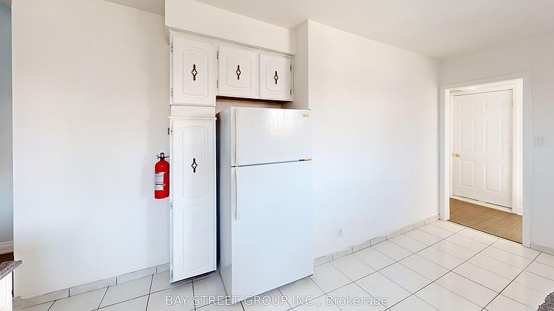 Toronto House for rent - 4 Bedrooms — photo 2