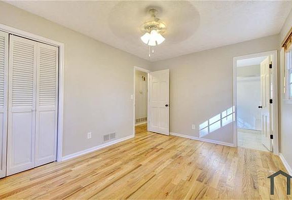 2nd image of 1304 Vine St NE