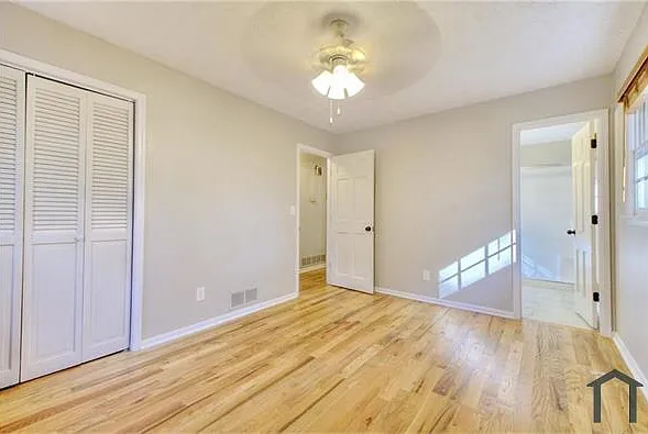 1304 Vine St NE — Photo 2