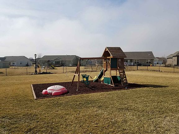 4th image of 713 Bergamot Ln