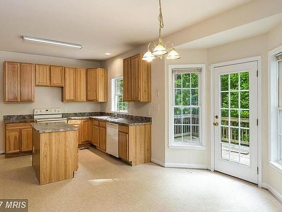 4th image of 10900 Maranda Ct