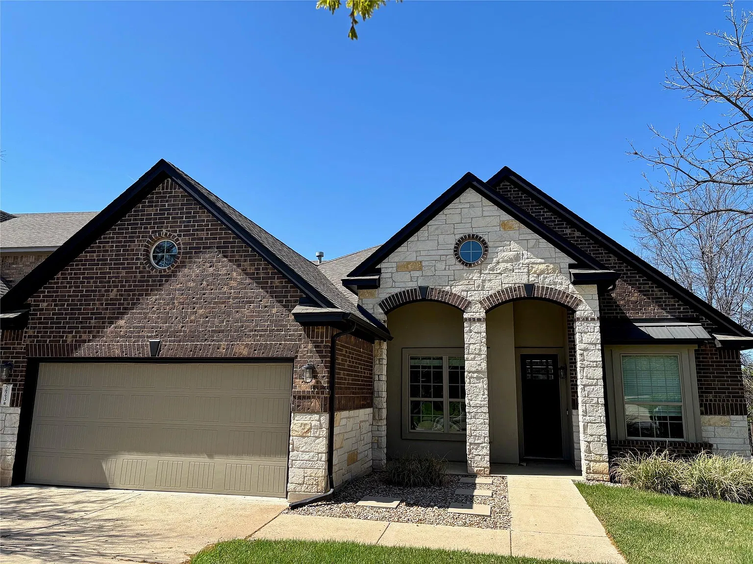 5 bed, 3.0 bath, 3037 sqft, $3,495 — Photo 1