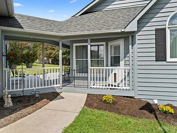 2nd image of 2101 Evergreen Dr #5