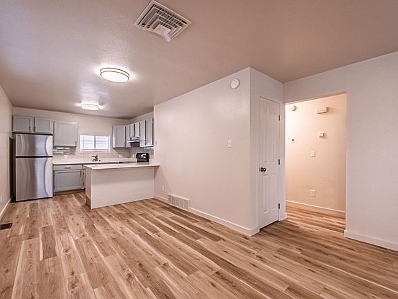 5th image of 1423 Anita St #1425