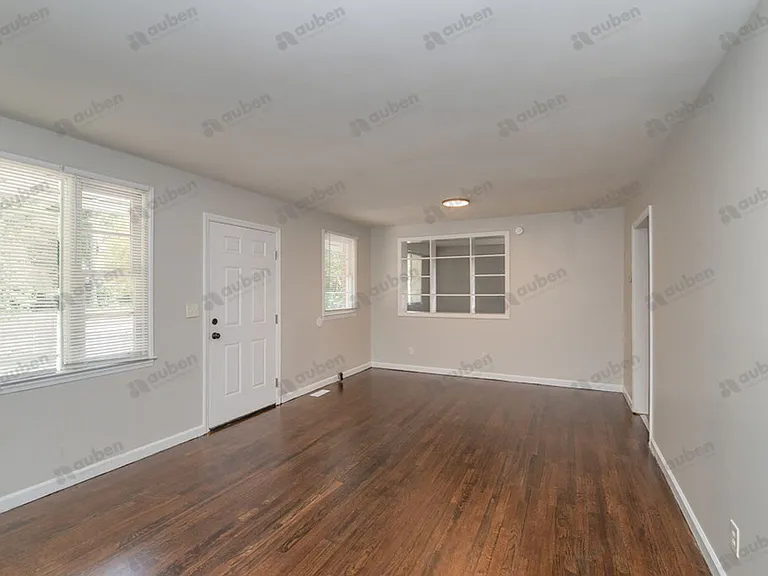 109 Vanderbilt Cir — Photo 4