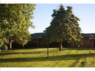 7495 Schrepfer Rd, Howell, MI 48855