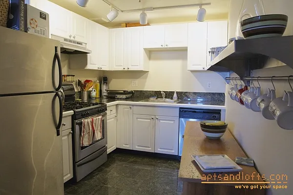 Rented by aptsandlofts.com | media 27