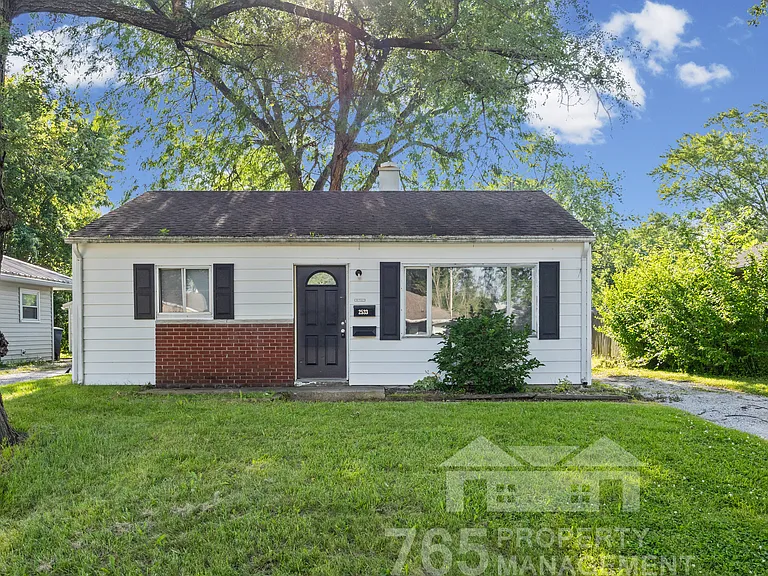 2533 Edgelea Dr — Photo 1