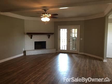 3rd image of 211 E Martial Ave