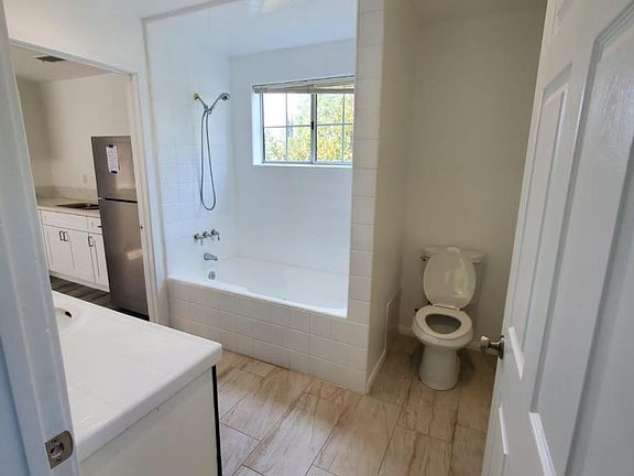 5th image of 5543 Fallbrook Ave