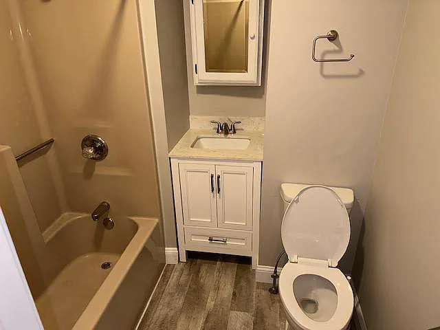 1251 Mount Hope Ave #B — Photo 9