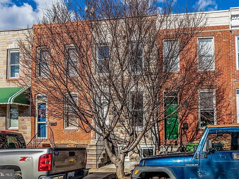 130 W Randall St — Photo 28