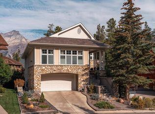 107 S Lougheed Cir, Banff, AB T1L1H1