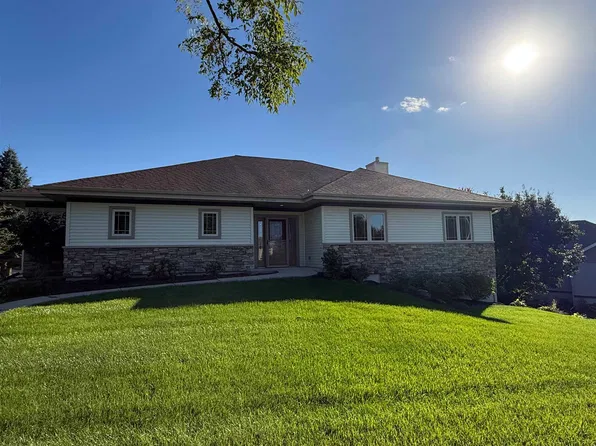 101 W Gonstead Rd, Mount Horeb, WI 53572