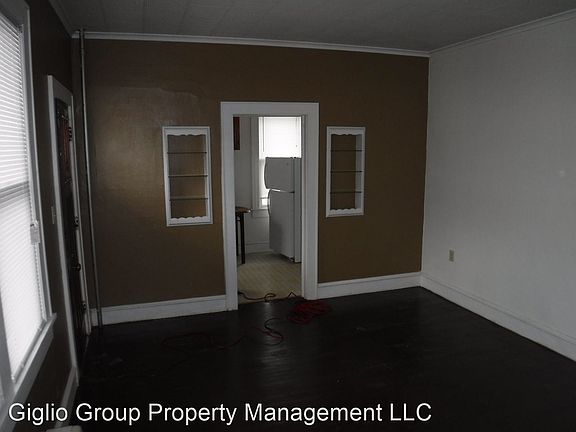 3rd image of 208 Olyphant Ct APT B