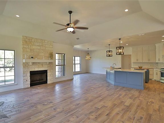 3rd image of 1709 Lakeway Dr