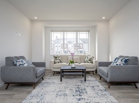 2nd image of 368 Yorkville Ave SW