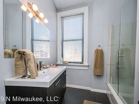5th image of 401-409 N Milwaukee Ave #412-2