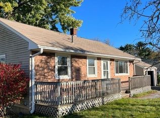 3 Robert Ave, Woburn, MA 01801