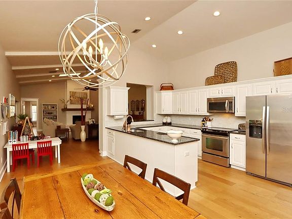 3rd image of 27 Pinewood Cir