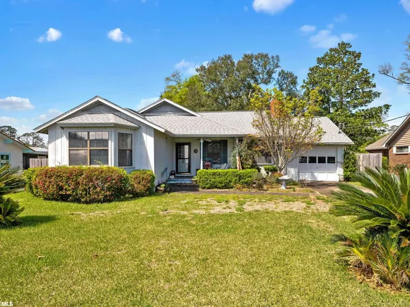 2213 Club House Dr, Lillian, AL 36549