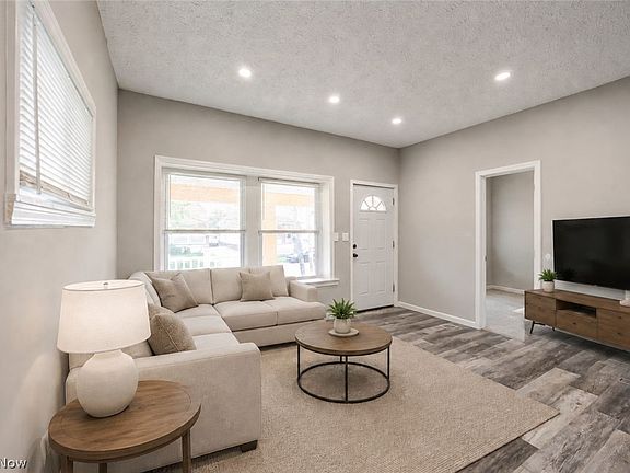 3rd image of 3282 W 38th St