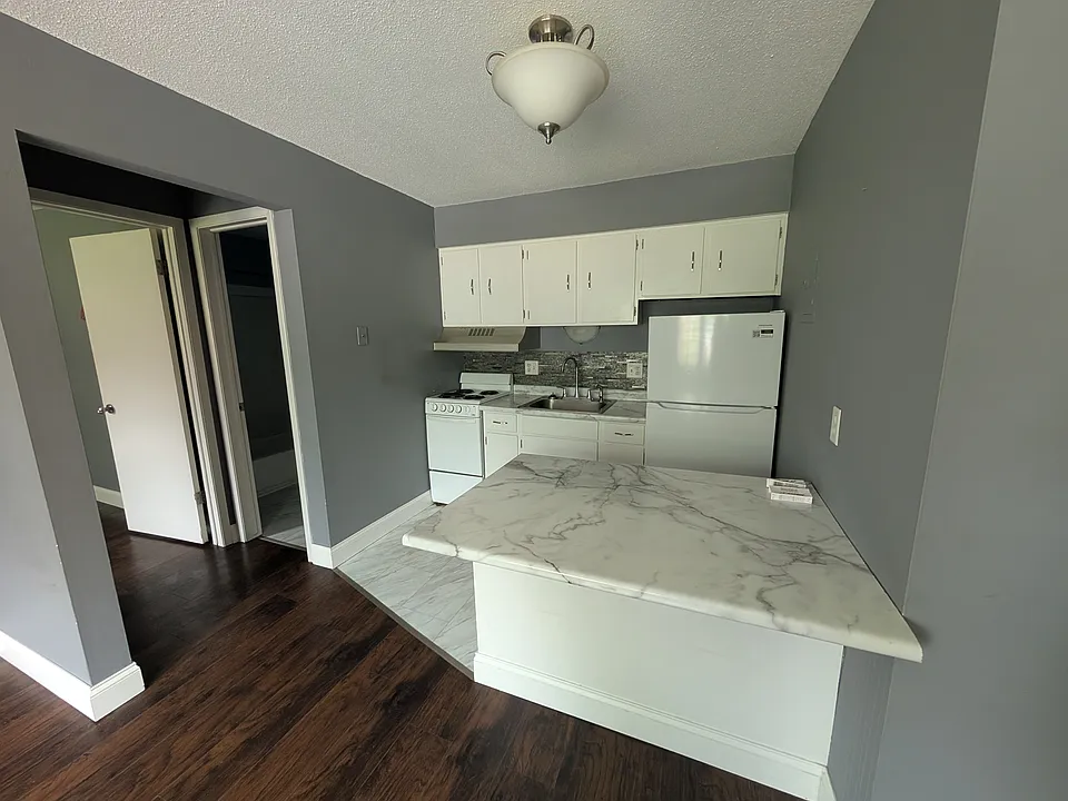100 S 8th St #9