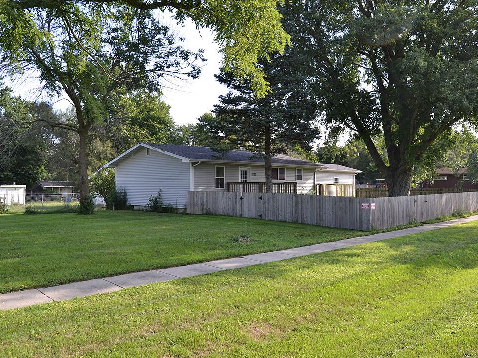 310 S 4th St, Wapella, IL 61777 Zillow