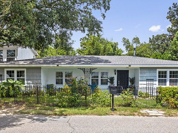 2nd image of 930 22nd St