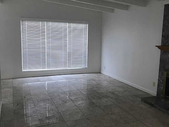 3rd image of 1004 White Dr