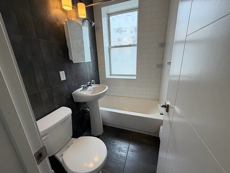 105 N Grove St #313 — Photo 4