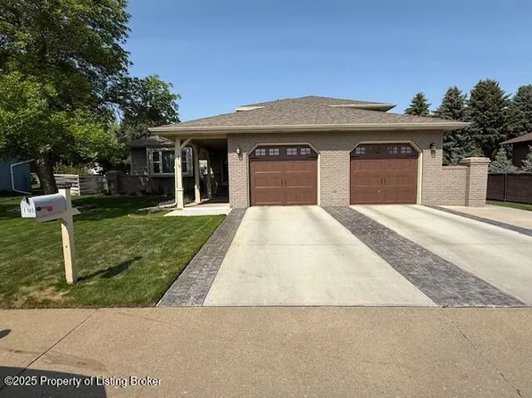 1165 10th Ave W, Dickinson, ND 58601