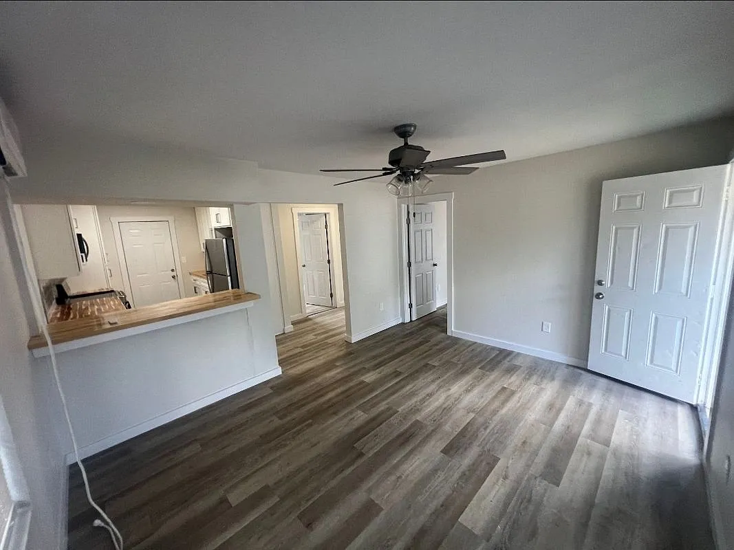 2 bed, 1.0 bath, 729 sqft, $1,100 — Photo 2