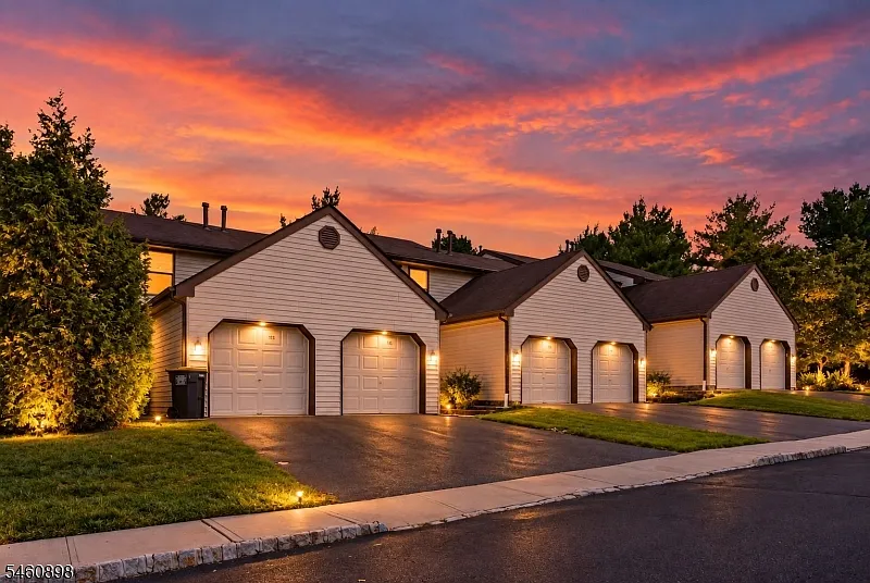 2 bed, 2.5 bath, $2,850 — Photo 1