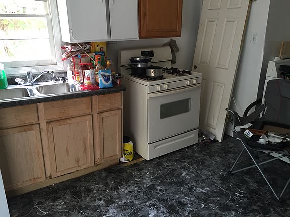 5th image of 3063 N Gladstone Ave