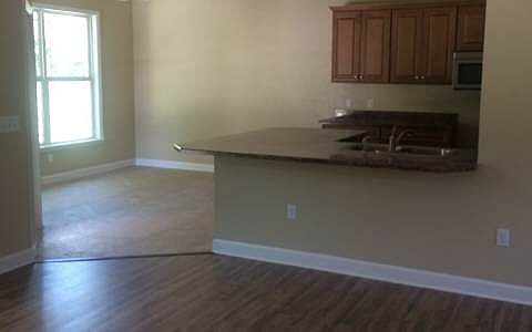 5th image of 206 SW Lucile Ct