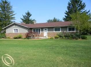3278 Ledgewood Ct E, Commerce Township, MI