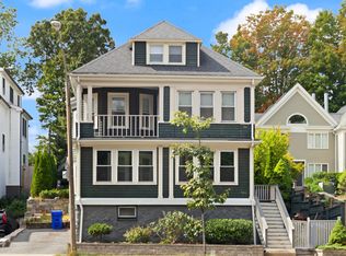 701 Hammond St #2, Chestnut Hill, MA 02467