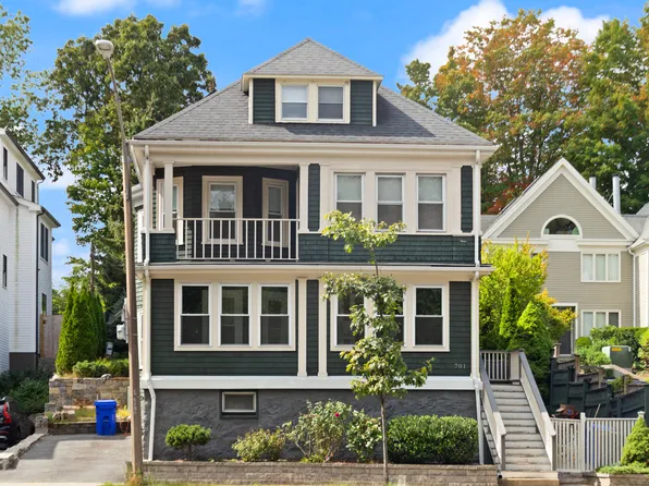 701 Hammond St #2, Chestnut Hill, MA 02467