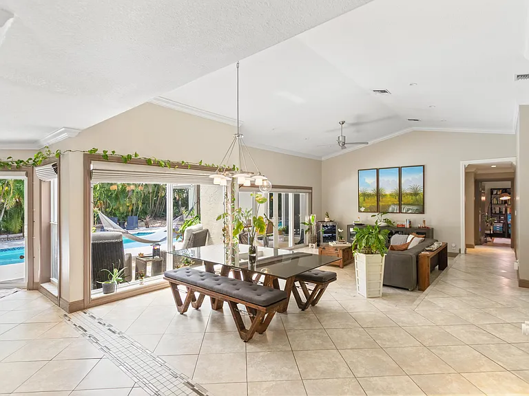 4050 NW 7th Ln — Photo 3
