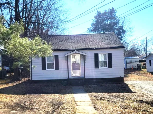 703 Fairway Ave, Thomasville, NC 27360